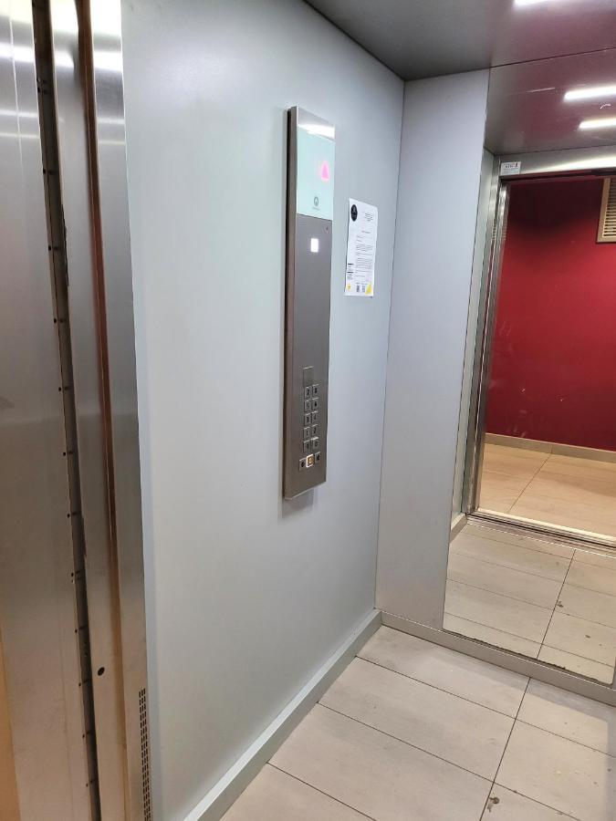 Iii 2 Pièces, Neuf 200 M De Gare Parking Netflix Evry Appartement
