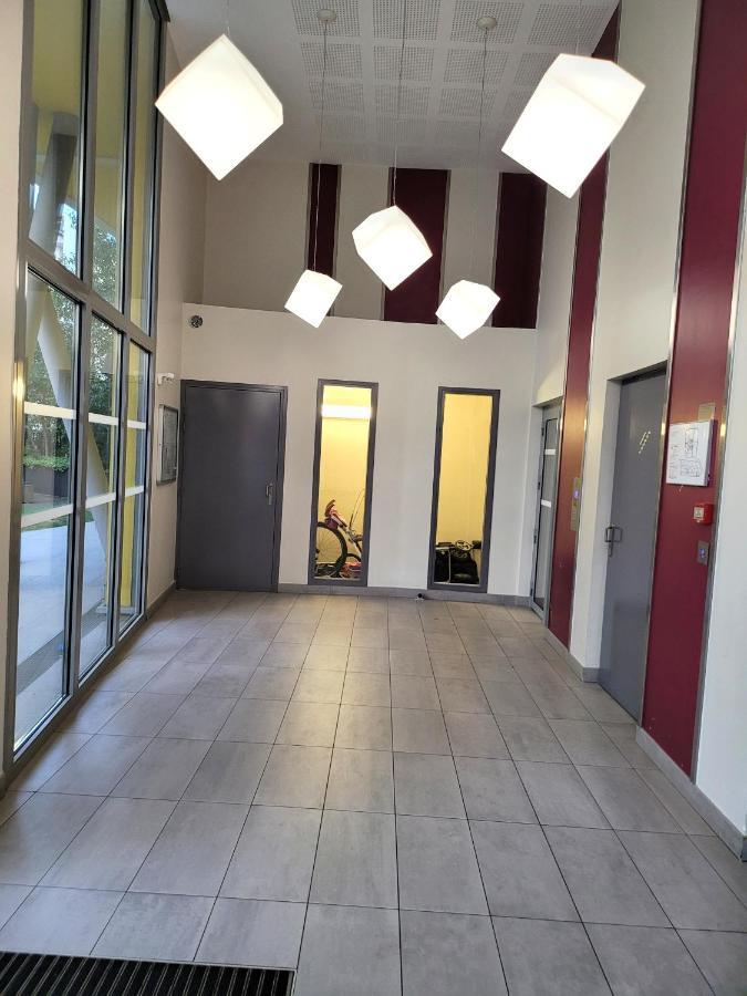 Iii 2 Pièces, Neuf 200 M De Gare Parking Netflix Evry Appartement Courcouronnes