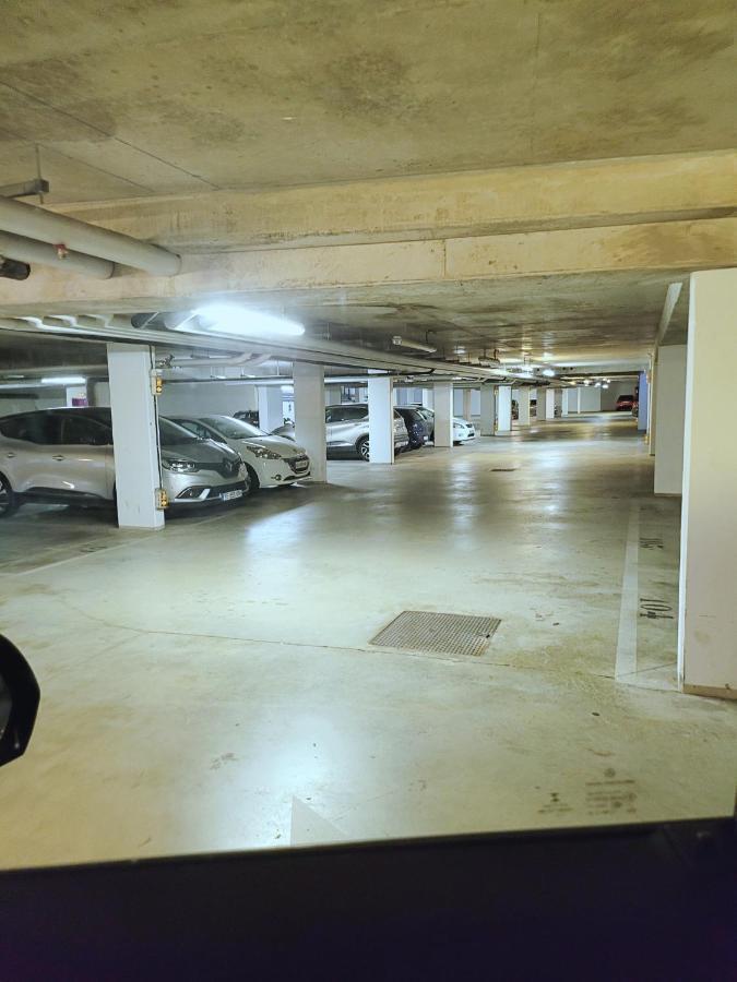 Iii 2 Pièces, Neuf 200 M De Gare Parking Netflix Evry